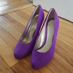 Purple pumps